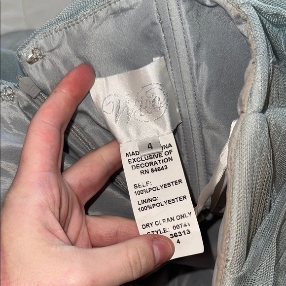 Bella bridesmaid dress size 4 chiffon material - light blue - Picture 5 of 5